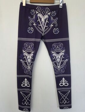 Occult Ram Skull Graphic Leggings – Gothic/Pentagram Print – Stretch Fit